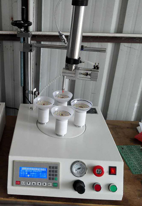 YC-GJ200四工位球泡燈點(diǎn)膠機(jī)(圖1)